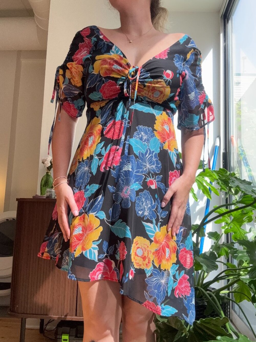 Slate & Willow Black Asymmetrical Floral Cap Sleeve Dress
